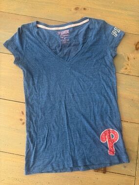 Victoria's Secret PINK Navy V‑Neck Philadelphia Phillies Tee